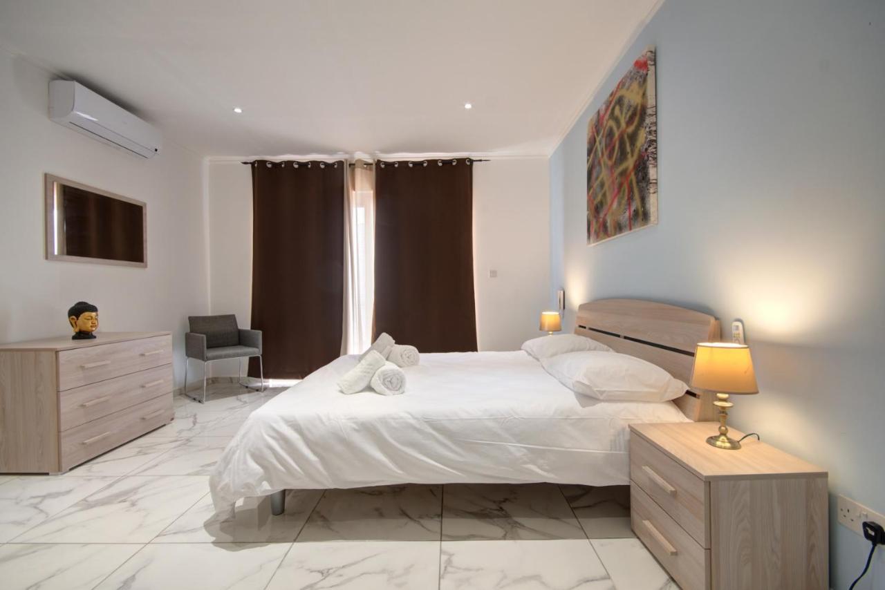 Malta'S Beachfront Apartment In Mellieħa Esterno foto